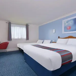 travelodge-cardiff-airport-hotel.cardiffhotelswales.com/